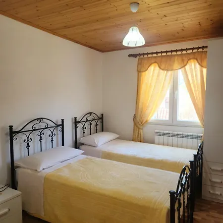 Agroturizem Devin Gasthuis Qerret (Shkoder)